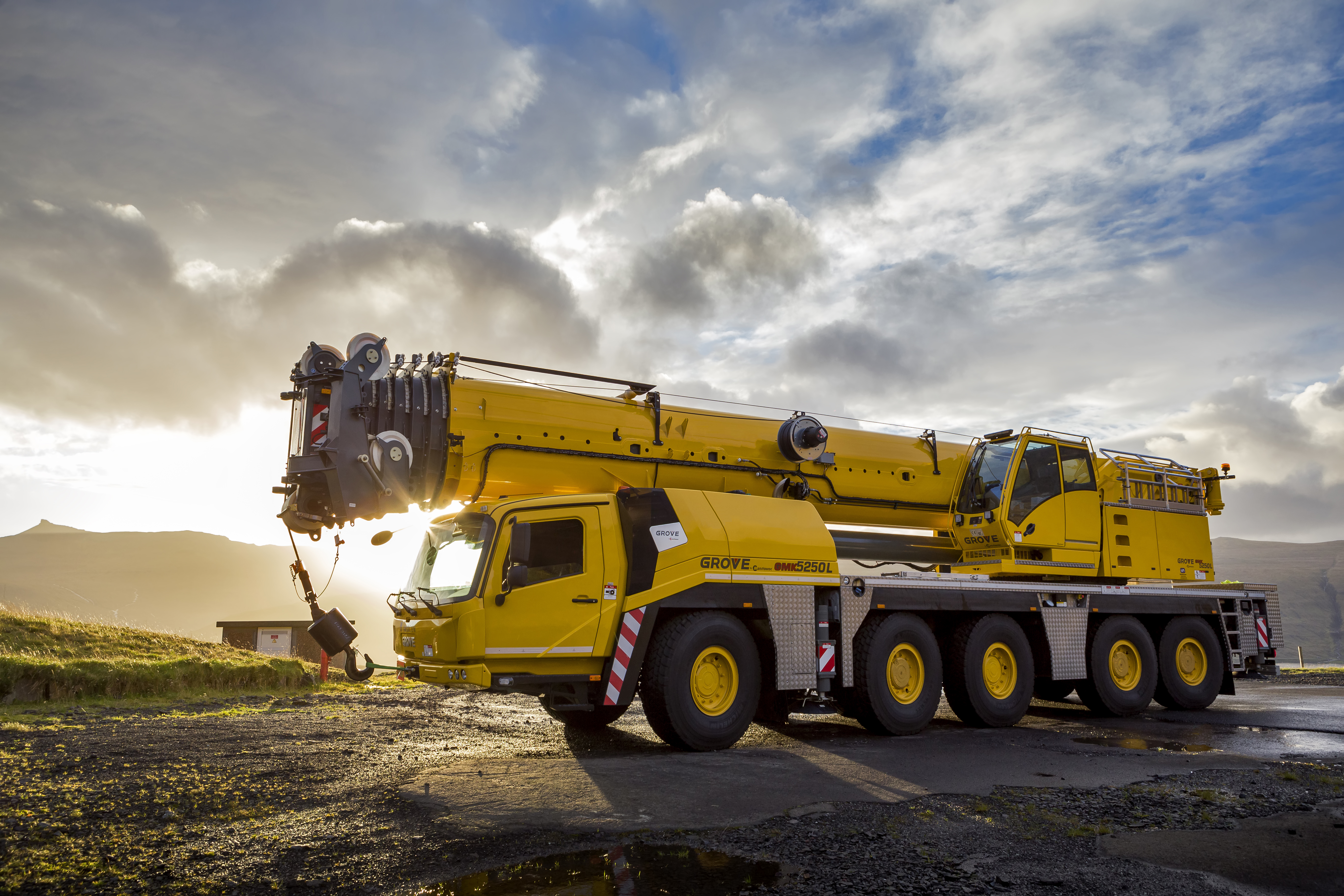 We are the Danish dealer of GROVE mobile cranes
